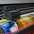 Neue Broschüre für sicheres Arbeiten an Digitaldruckmaschinen